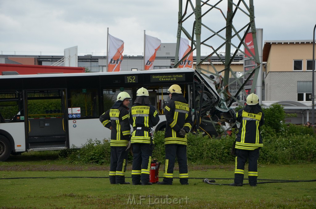 Schwerer Bus Unfall Koeln Porz Gremberghoven Neuenhofstr P098.JPG - Miklos Laubert